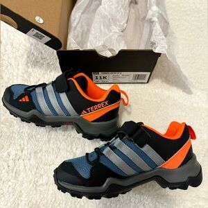 NEW , HIKING SHOES FOR TRAIL AND EVERYDAY, MADE IN PART WITH RECYCLED MATERIALS.